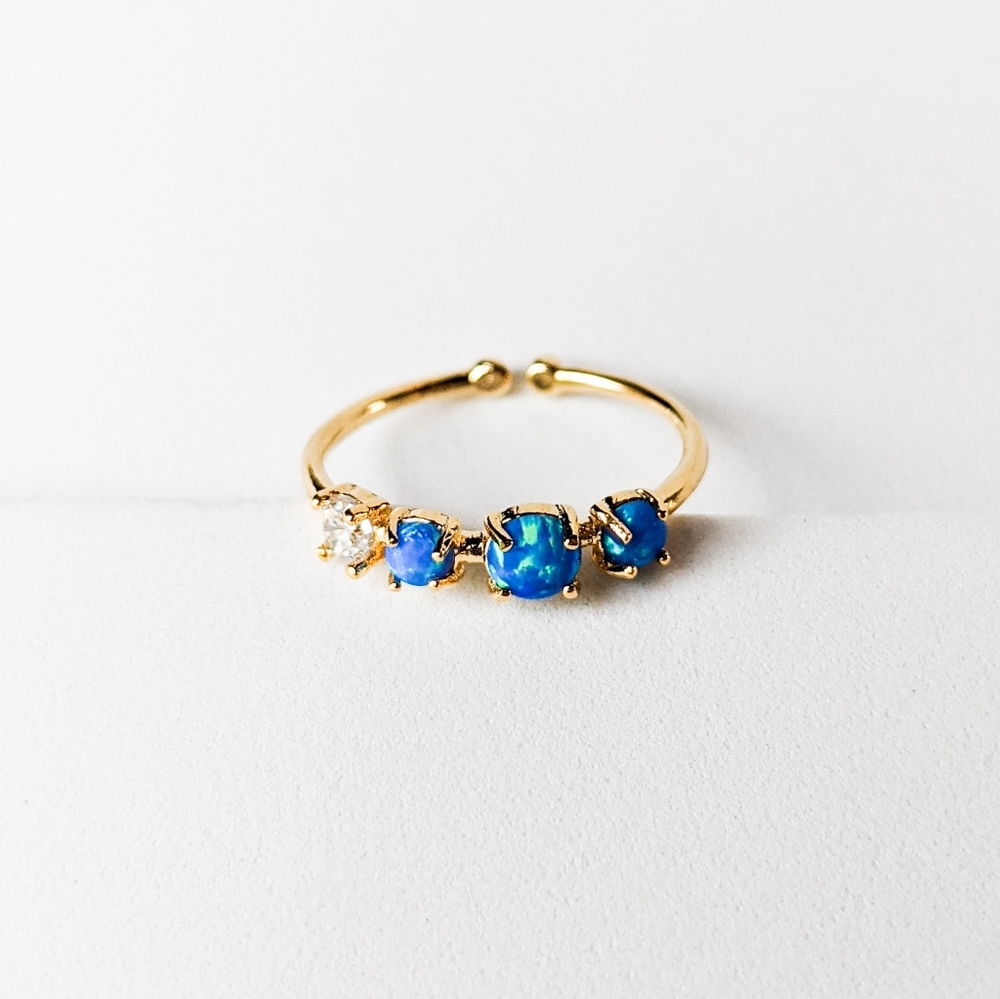 🦋LAST 1🦋 NWT Blue Opal and Crystal Adjustable Ring